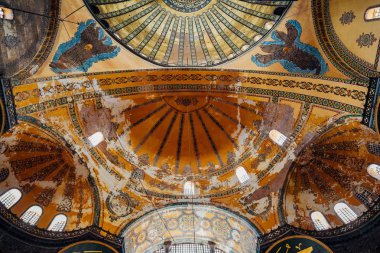 Istanbul, Türkiye - 14 Ağustos 2018: Kubbe (tavan) dekorasyon Ayasofya gelen tapınak içinde 14 Ağustos 2018, İstanbul ' da göster
