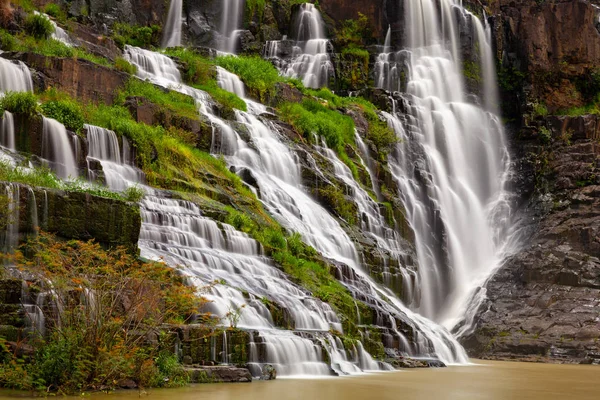 Una Larga Exposición Las Hermosas Cascadas Pongour Situadas Cerca Dalat —  Fotos de Stock