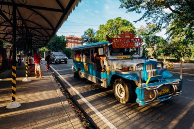 Jeepney Manila, Filipinler bir sokakta