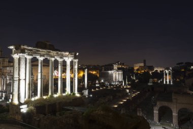 Gece, İtalya da forum romanum civarındaki Roma, antik kalıntılar