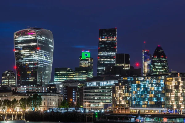 Rascacielos Futuristas Ciudad Londres Por Noche — Foto de Stock