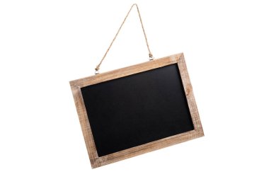 Boş vintage kara tahta ahşap çerçeve ve ip asılı, beyaz arka plan üzerinde izole