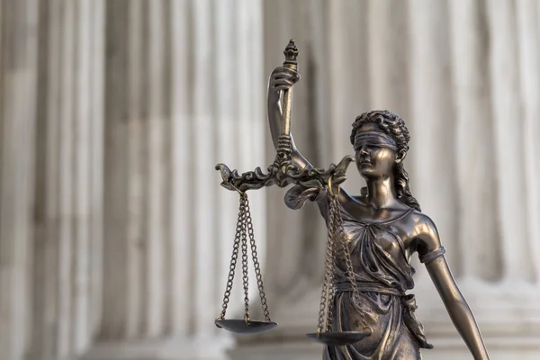 Het Standbeeld Van Justitie Themis Justitia Geblinddoekte Godin Van Justitie — Stockfoto