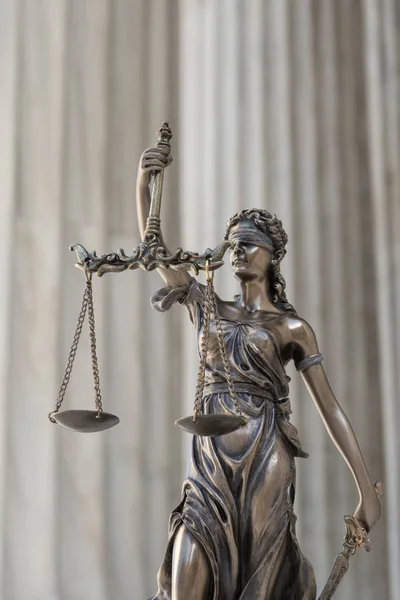 Het Standbeeld Van Justitie Themis Justitia Geblinddoekte Godin Van Justitie — Stockfoto