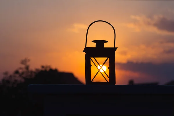 Light Setting Sun Silhouette Lantern City Evening Rural Scenery — Stock Photo, Image