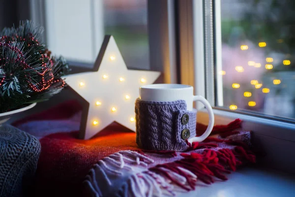 Knitted Mug Tea Checkered Plaid Window Led White Christmas Star — Stock Photo, Image
