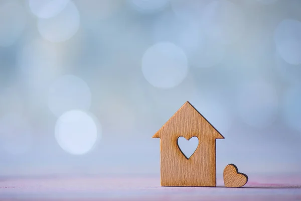 Ícone Madeira Casa Com Buraco Forma Coração Fundo Bokeh Luz — Fotografia de Stock