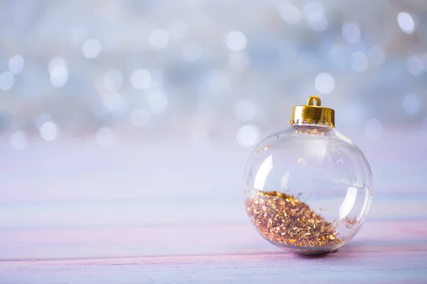 Szkło Przezroczyste Boże Narodzenie Ball Gold Świecidełek Wewnątrz Tle Światła — Zdjęcie stockowe