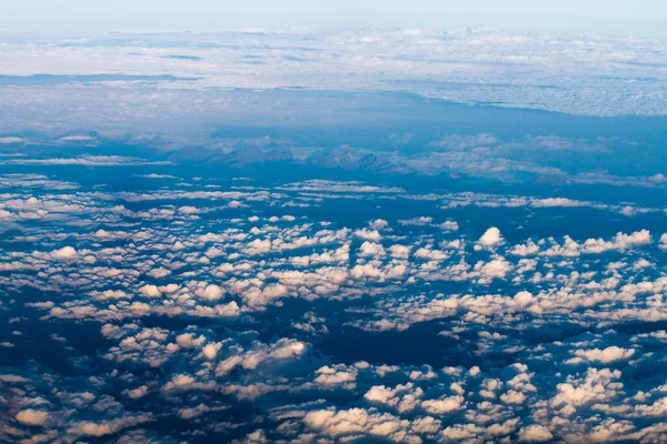 Białe Kolorowe Chmury Samolotu — Zdjęcie stockowe