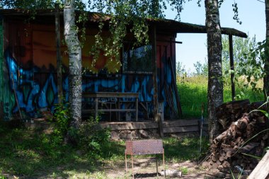 Açık havada, Brezilya yakınlarında odun doğramak.