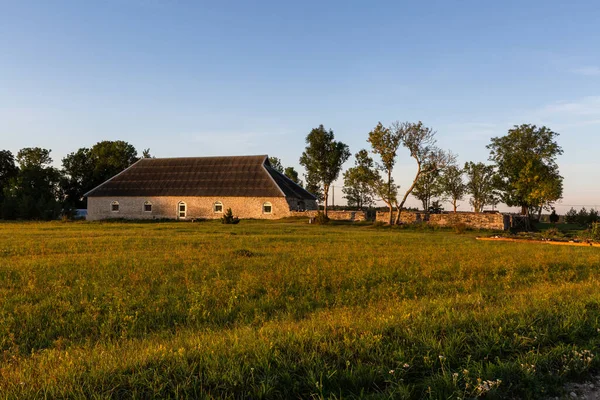 Alter Bauernhof Sonnigem Sommertag — Stockfoto