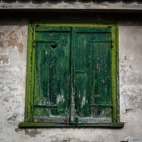 Velhas Portas Janelas Verdes — Fotografia de Stock