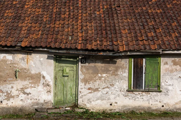 Stare Zielone Drzwi Okna — Zdjęcie stockowe