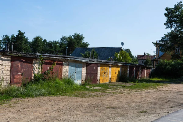 Řada Uzavřených Garáží Městě — Stock fotografie