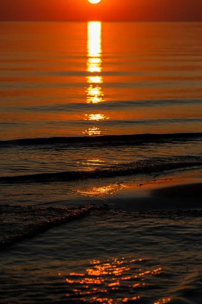 Belo Pôr Sol Brilhante Sobre Mar — Fotografia de Stock