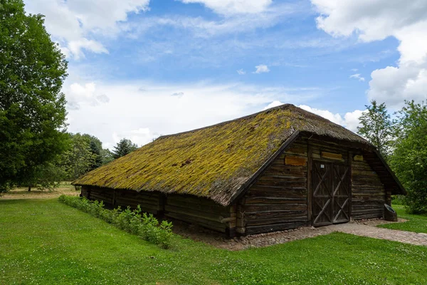 Yazın Eski Kır Evi — Stok fotoğraf