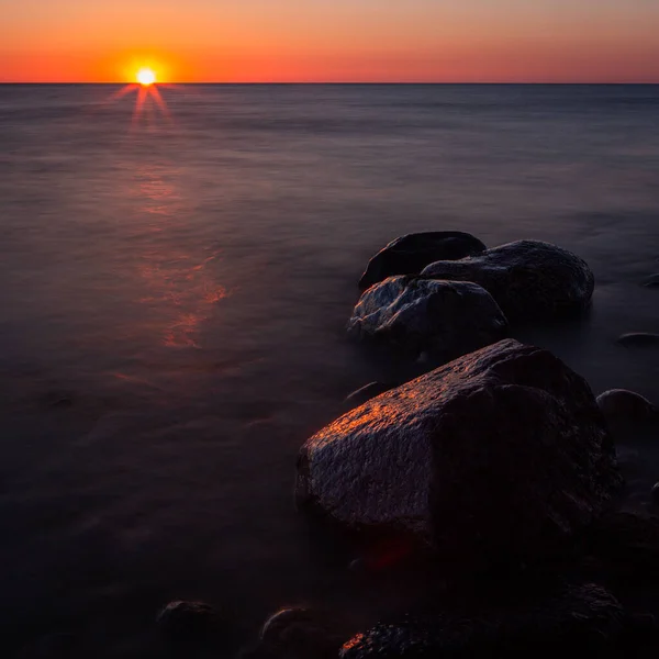 Морские Камни Красивом Свете Заката — стоковое фото