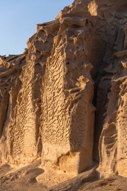 Santorini Adası 'nın kumtaşı kıyıları