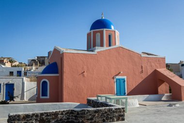 Thira ve Oia 'daki kiliseler Santorini adasında.