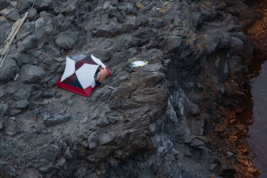Santorini ve Nea Kameni adasının kayalıkları ve kayaları
