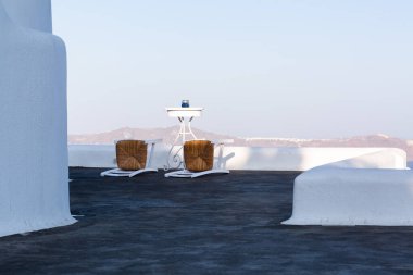 Thira ve Santorini 'deki sokaklar ve evler.