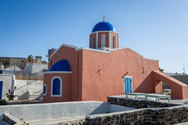 Thira ve Oia 'daki kiliseler Santorini adasında.