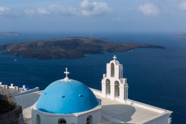 Thira ve Oia 'daki kilise Santorini adasında.