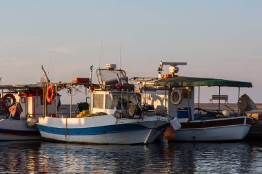 Akdeniz 'de gemiler ve tekneler