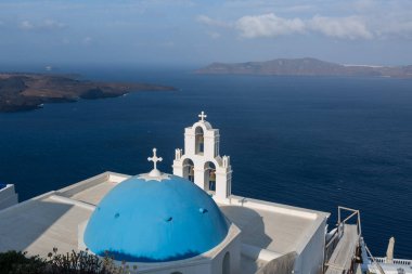 Thira ve Oia 'daki kilise Santorini adasında.