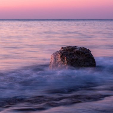 Güzel günbatımında taşlar ve kumtaşları