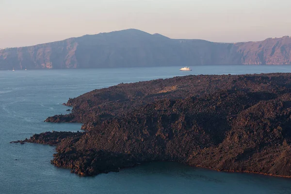Acantilados Rocas Santorini Nea Kameni Isla —  Fotos de Stock