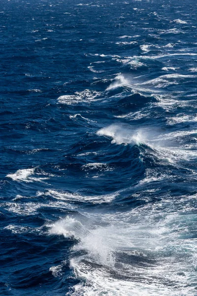 Vagues Blanches Dans Mer Méditerranée Bleue — Photo