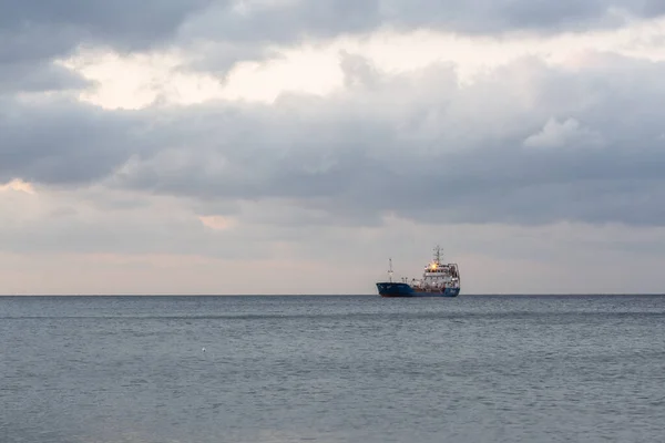 Barco Pesca Mar Durante Hermosa Puesta Del Sol —  Fotos de Stock