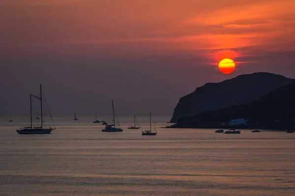 Atardecer Amanecer Con Yates Isla Santorini Grecia — Foto de Stock