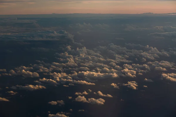 上から日没時の雲の風景 — ストック写真