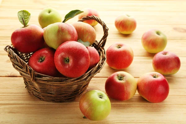 Ripe Sweet Apples Basket Wooden Table — Stock Photo, Image