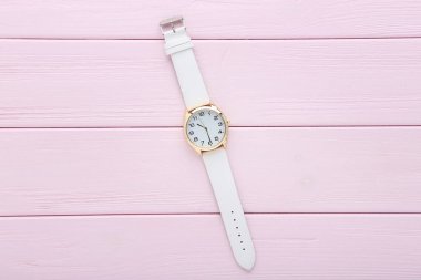 Kol saati pembe ahşap tablo