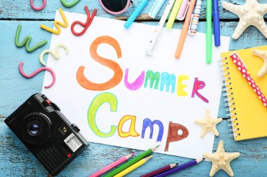 Yazıt yaz kampı retro kamera ve starfishes ahşap tablo