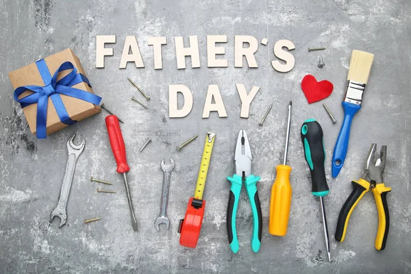 Kleurrijke Achtergrond Met Inscriptie Fathers Day Decoraties Concrete Achtergrond — Stockfoto