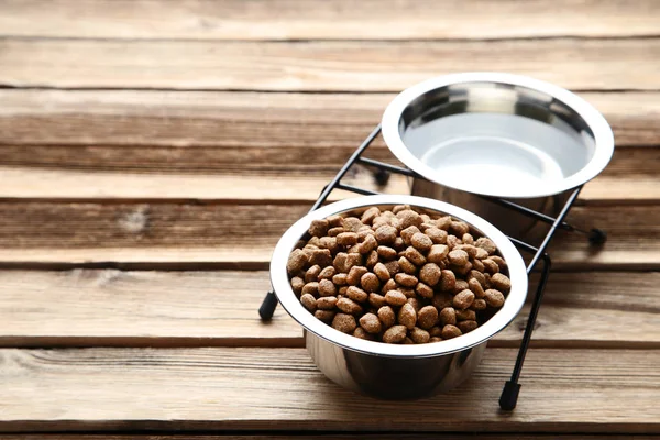 Kattenvoer Water Kommen Houten Tafel — Stockfoto