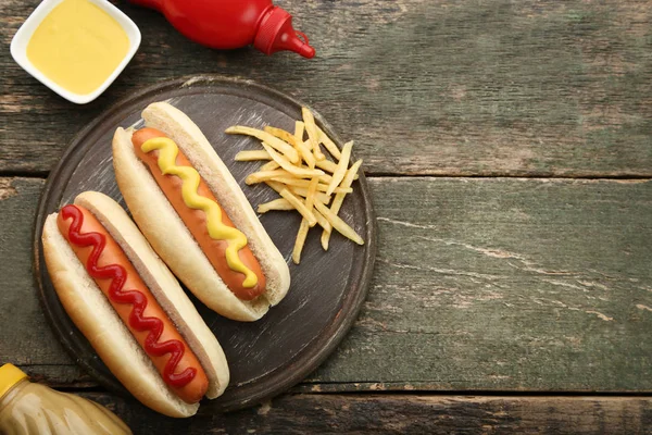 Hot Dog Con Senape Ketchup Sul Tavolo Legno — Foto Stock