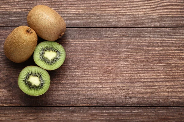 Pohled Shora Kiwi Ovoce Šedý Dřevěný Stůl — Stock fotografie