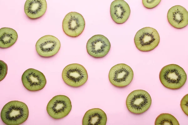 Padrão Sem Costura Com Kiwi Fatias Fundo Rosa — Fotografia de Stock