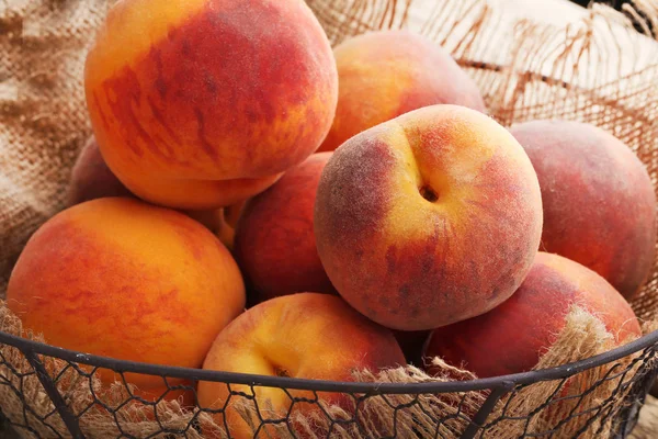Hoop Voor Rijpe Perziken Fruit Mand — Stockfoto