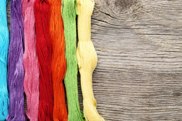 Colourful Threads Grey Wooden Table — Stock Photo, Image