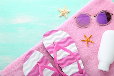 Yaz aksesuarları ile starfishes ahşap tablo