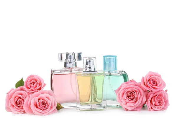 Frasco Perfume Com Rosas Sobre Fundo Branco — Fotografia de Stock