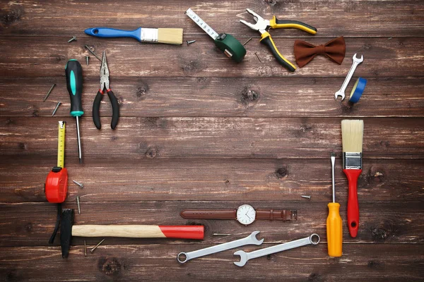 Verschillende Instrumenten Met Strikje Bruin Houten Tafel — Stockfoto