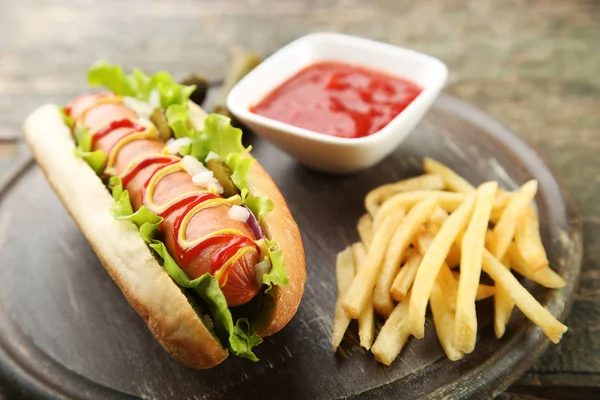 Hot Dog Aux Légumes Frites Sur Table Bois — Photo