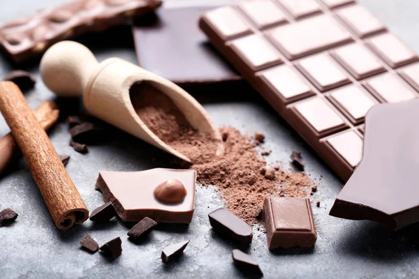 Chocolate Pieces Cocoa Powder Cinnamon Wooden Table — Stock Photo, Image